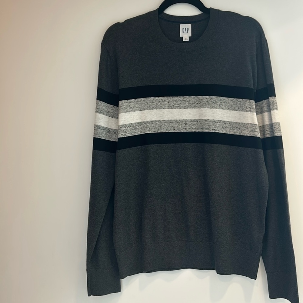 Gap men’s crew sweater